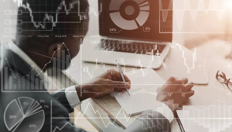 Financial advisory concept image illustrating Driving Business Growth in the UAE 's Accounting and